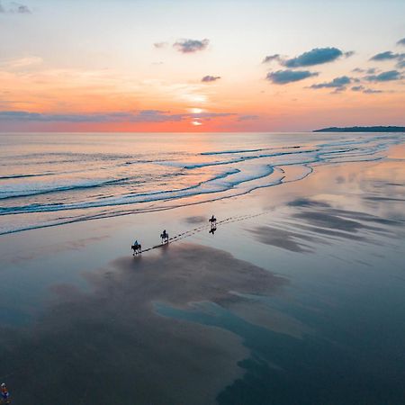 Sunset Del Mar Beach Resort エステリリョス・エステ エクステリア 写真